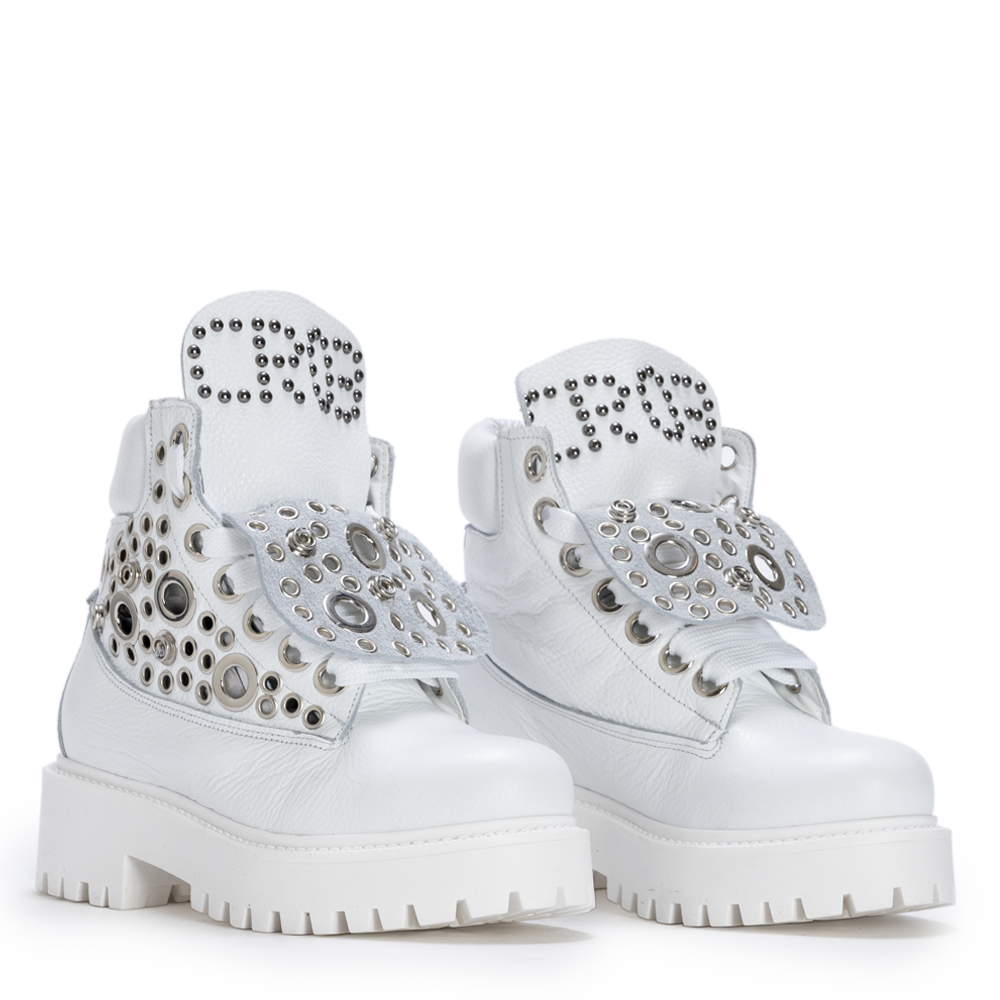 STARBOOT CUSTOM – White Silver Stud Edition