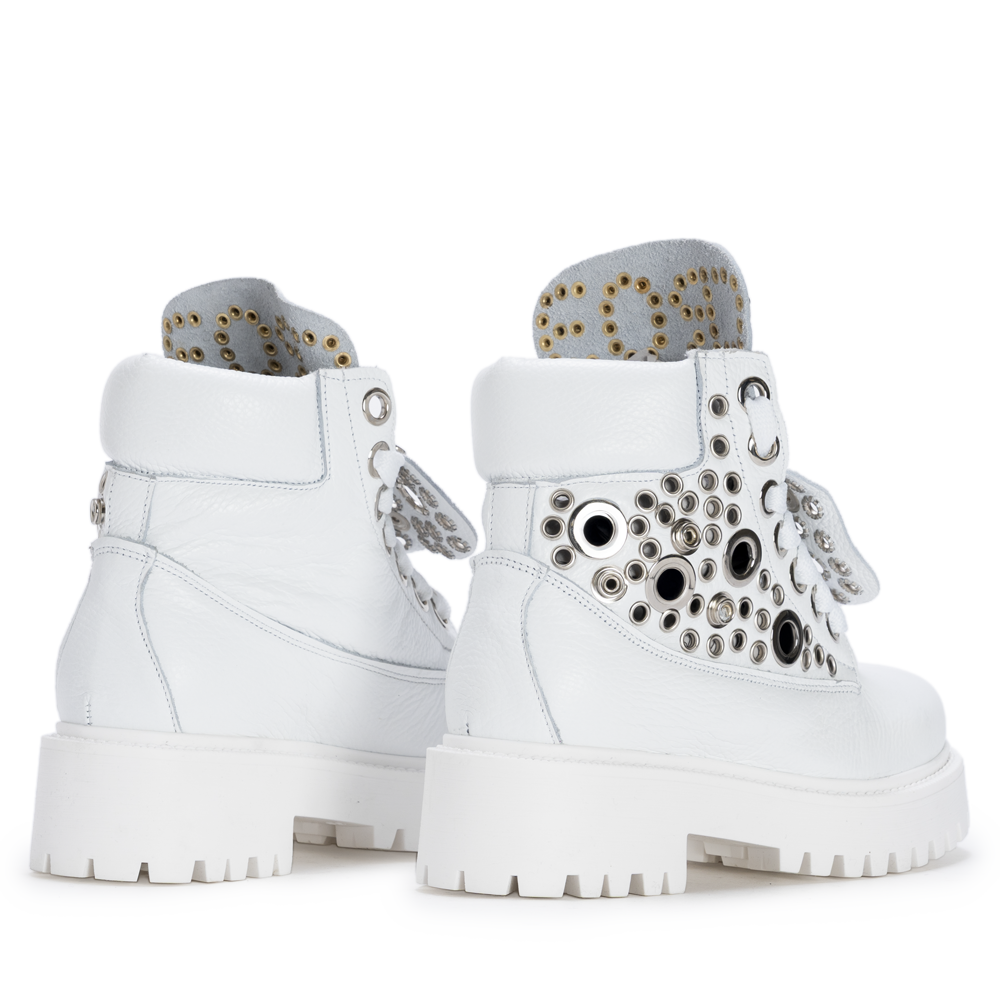 STARBOOT CUSTOM – White Silver Stud Edition