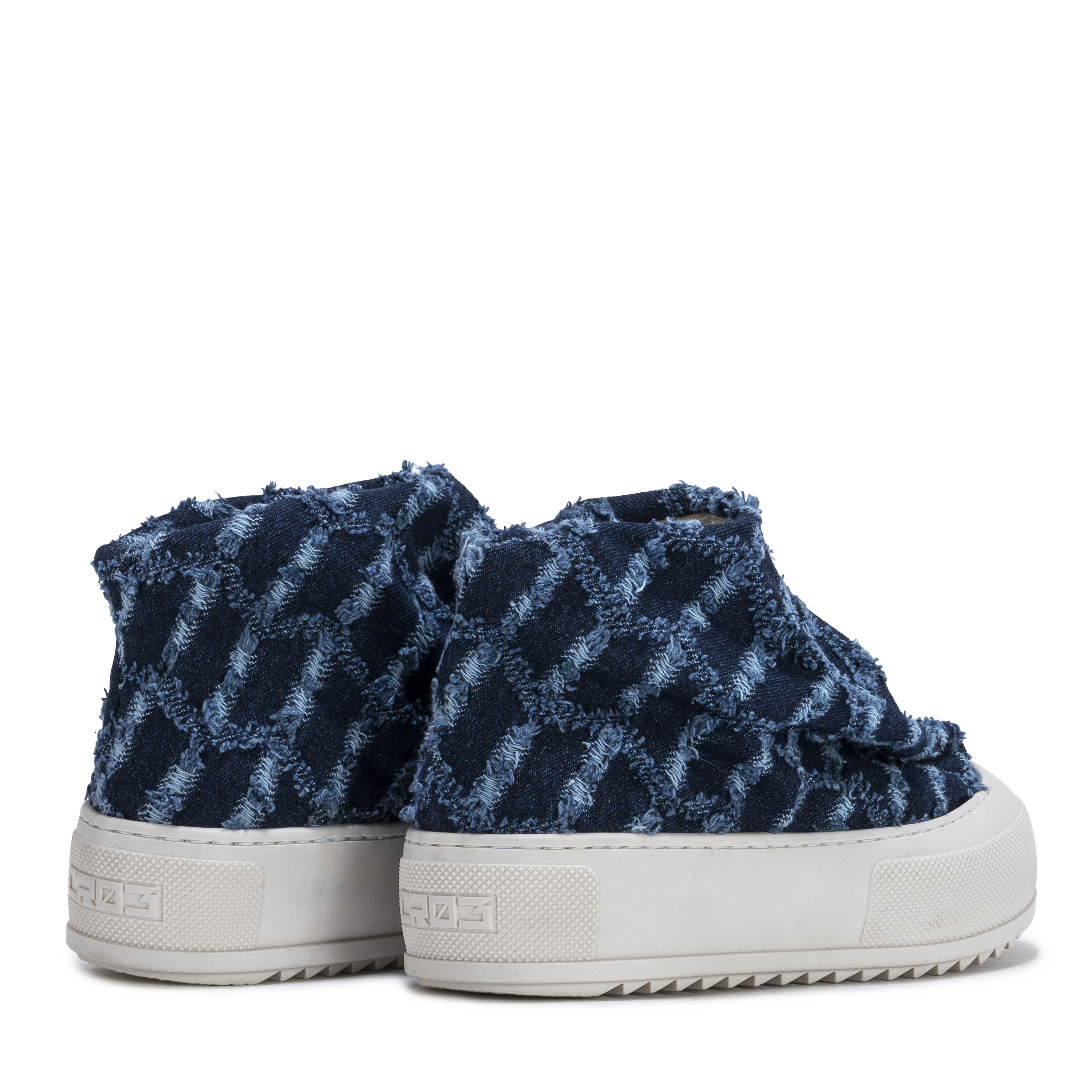 CLOUD – Textured Denim