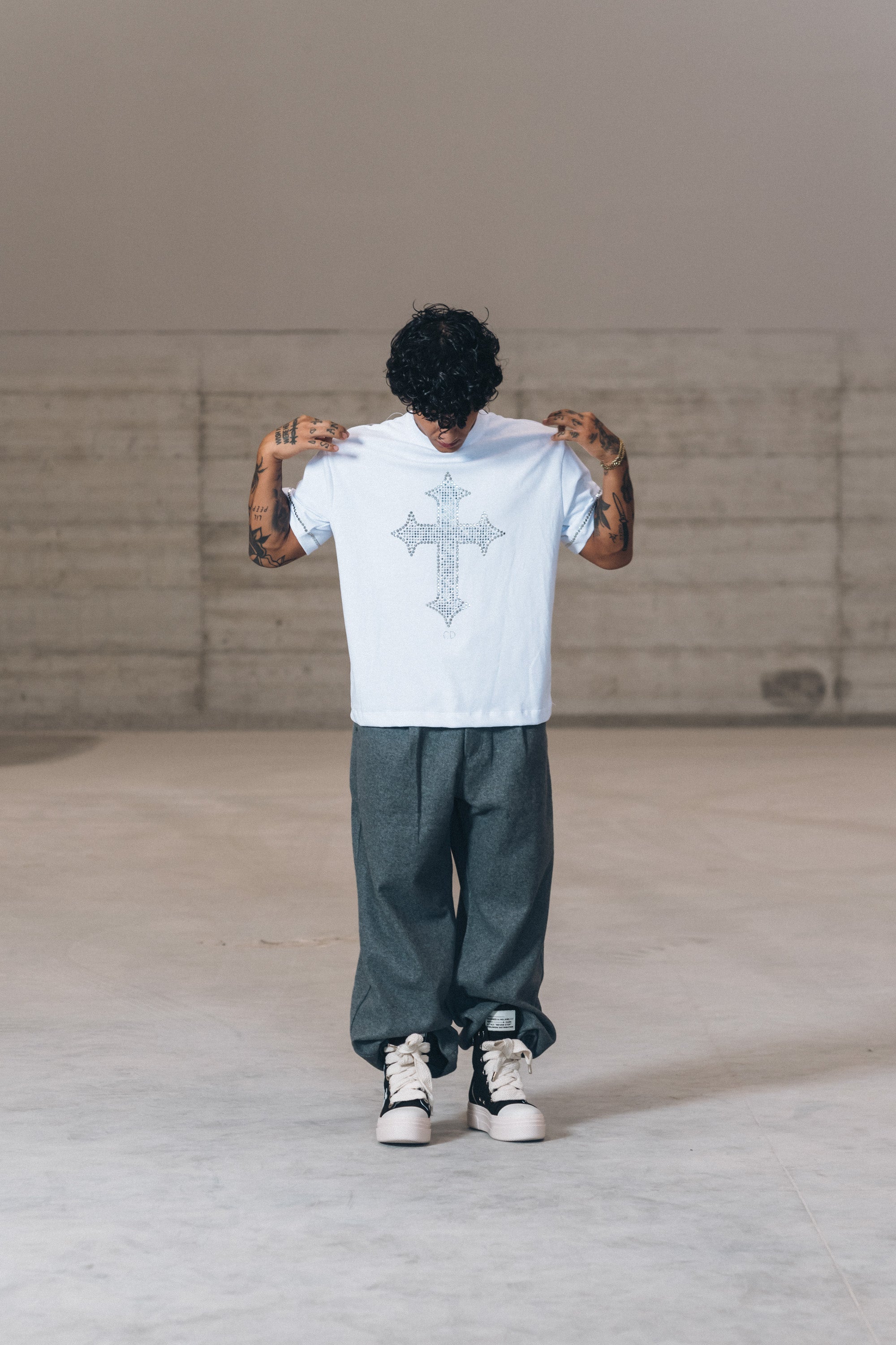 SET - Cross White and Black