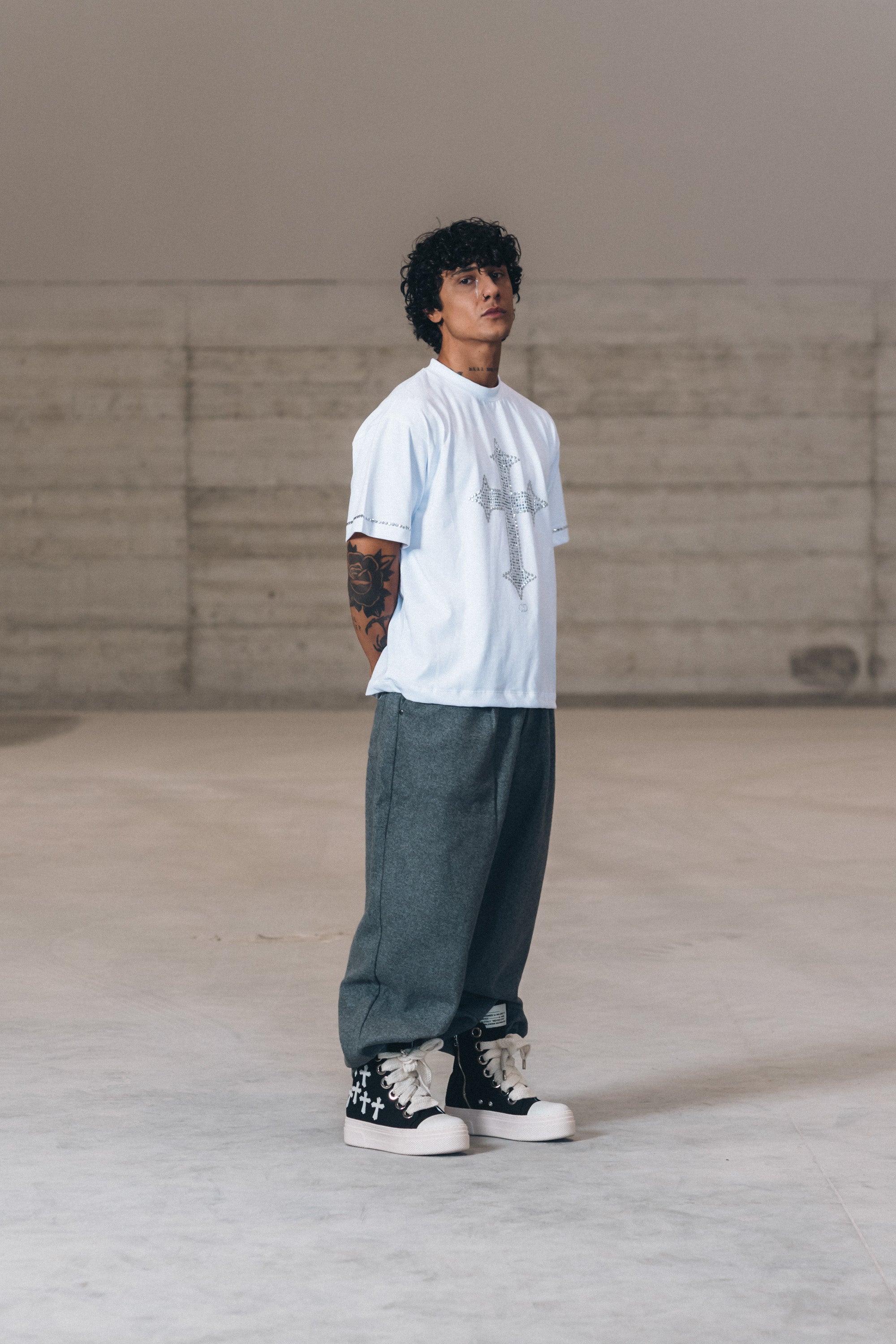 SET - Cross White and Black