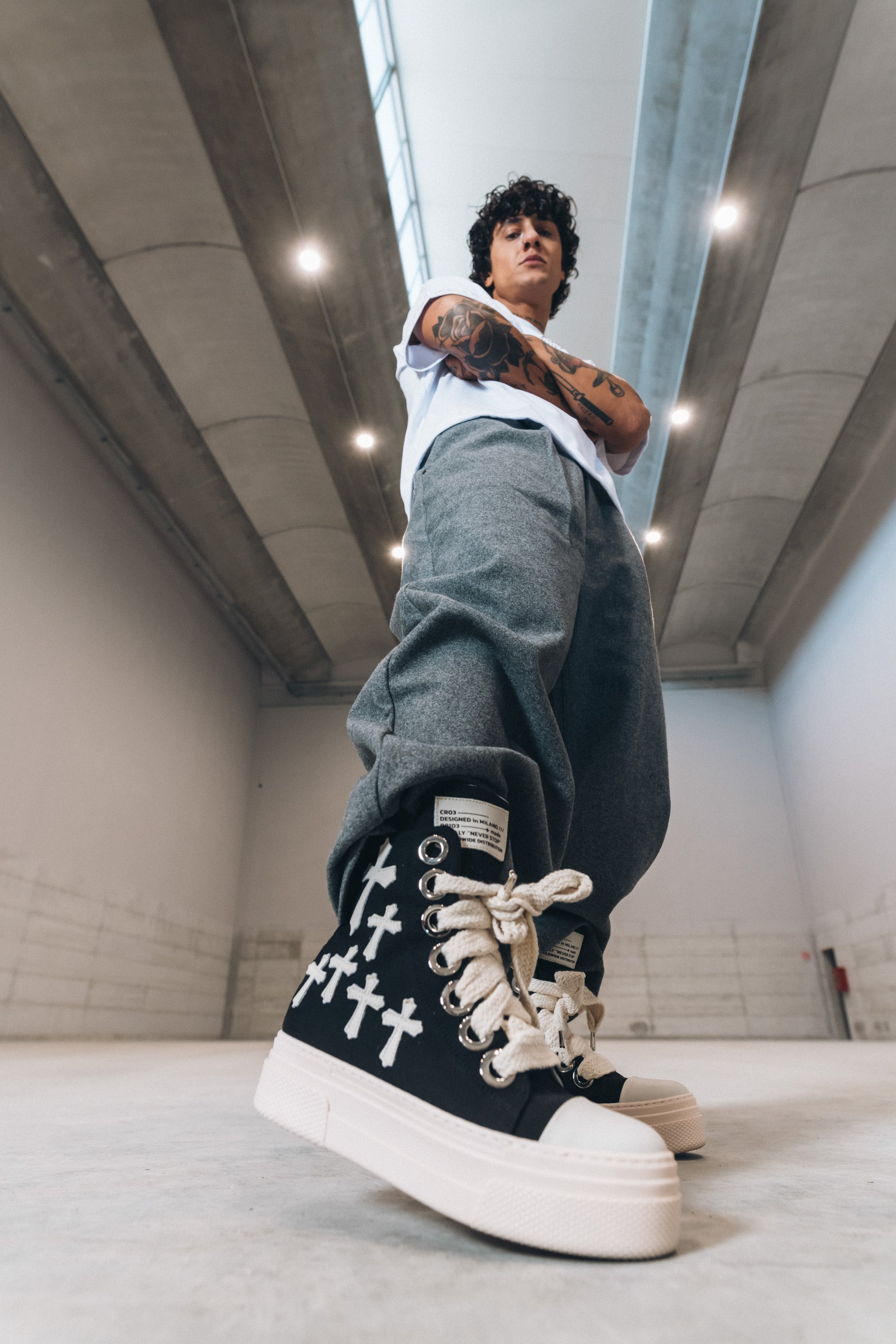 SET - Cross White and Black