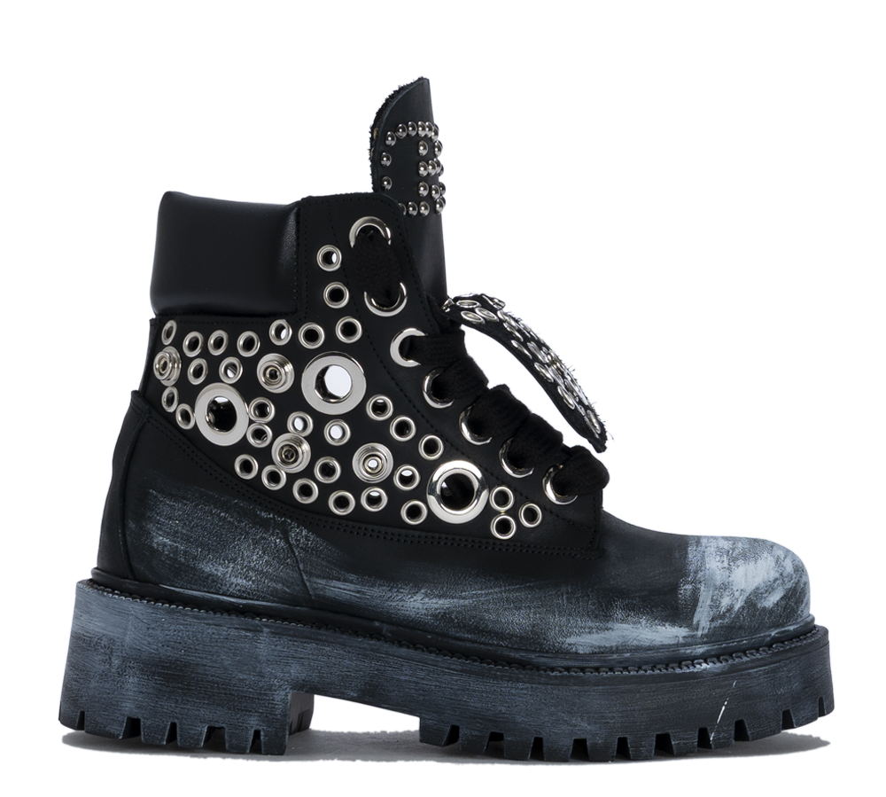 STARBOOTCUSTOM_TotalBlackSilverEyeletsEdition.png